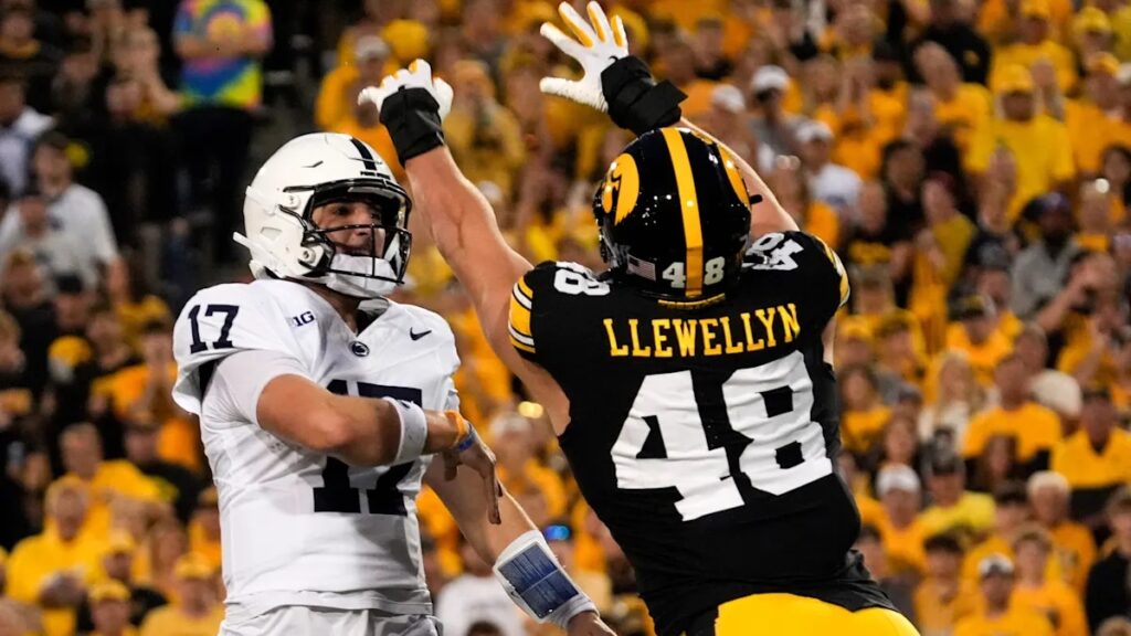 Penn State injury outlook: Two Lions leave Iowa hurt, a Vega Ioane note, and morePenn State loses interim coach Terry Smith's debut, 0-4 in Big Ten